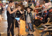 Phố cổ Hà Nội trước Halloween: Không quá đông đúc, không có hiện tượng chen lấn, xô đẩy