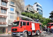 Hà Nội: Cháy lớn tại số 240b Hàng Bông