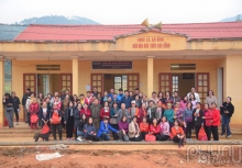 Câu lạc bộ Nhà báo nữ Việt Nam tặng quà từ thiện cho 102 hộ nghèo, cận nghèo tại Yên Bái