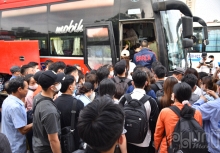 Chen lấn, ùn tắc nhiều tuyến đường và bến xe trước ngày nghỉ lễ