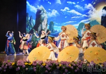 Ấn tượng đêm nghệ thuật 'Những đóa hoa sen Việt Nam' trong Lễ ra mắt Chi hội Nữ trí thức khối Văn hoá nghệ thuật