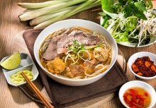 Bún bò Huế, từ món ăn đặc sản đến Di sản Quốc gia