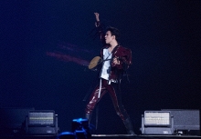 Dimash Kudaibergen: Tại sao cả thế giới “phát cuồng” trước một giọng hát?