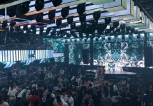 Quán bar mới khai trương, 150 dân chơi vào phê ma túy
