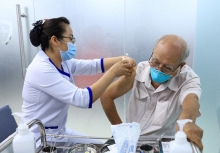 Hà Nội không “loại” người trên 65 tuổi trong chiến dịch tiêm vắc xin Covid- 19 (