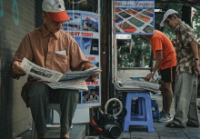 Hoài niệm xưa cũ trên những sạp báo giấy