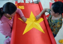 Quốc khánh 2/9: Thăm làng nghề truyền thống chuyên may cờ Tổ quốc