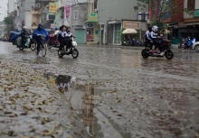 Hiện tượng thời tiết nồm ẩm khiến nhà 'đổ mồ hôi' kéo dài đến bao giờ?