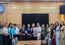 Lãnh đạo Hội Nữ trí thức Việt Nam làm việc với BCH Chi hội Nữ trí thức Trường đại học Thương Mại về việc tổ  chức Đại hội