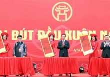 Chủ tịch nước khai bút đầu xuân tại Khu Lưu niệm Nguyễn Trãi