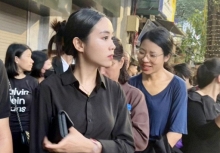Cô gái Lào vượt hàng trăm cây số lên Hà Nội viếng Tổng Bí thư Nguyễn Phú Trọng: 'Chúng ta là người thân, là hai đất nước anh em'