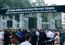 TP.HCM: Người dân xếp hàng dài từ 4h sáng chờ vào viếng Tổng Bí thư Nguyễn Phú Trọng