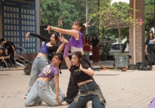 Học sinh THPT Chuyên Sư phạm đắm chìm cùng giai điệu sôi động trong ngày hội Flashmob Day
