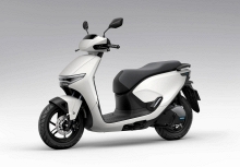 Đón đầu xu hướng xe máy điện, Honda và Yamaha trình làng những mẫu xe mới hướng đến phái đẹp