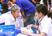 'Long Châu sẻ chia - Hành trình sức khỏe” mang yêu thương và dịch vụ y tế đến với bà con huyện A Lưới – Huế