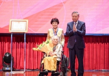 Bà Nguyễn Thị Bình được phong Anh hùng Lao động
