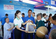 Long Châu  cấp phát thuốc miễn phí cho các hoàn cảnh khó khăn trên địa bàn tỉnh Vĩnh Long