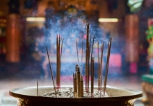 4 khung giờ đại kỵ không nên thắp hương