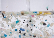 2 loại nước chứa đầy hạt vi nhựa nhưng người Việt lại thích, đa số uống mỗi ngày