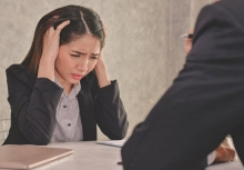 Nhà tuyển dụng nam hỏi: 'Cái gì lúc mềm lúc cứng?', cô gái trẻ trả lời một câu khiến ứng viên còn lại ngượng chín mặt và được nhận luôn