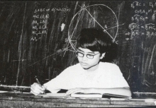 Bức ảnh đen trắng tưởng bình thường nhưng hé lộ cậu bé 15 tuổi từng khiến cả Việt Nam ngỡ ngàng, U60 giới học thuật vẫn nể khi nhắc tên