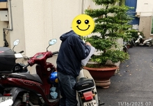 Cậu sinh viên gầy gò, chạy xe máy cà tàng bị bảo vệ chặn lại hỏi 'Em đi đâu': Danh tính thật khiến ai cũng ngỡ ngàng!