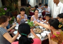 Giữa đám giỗ, đứa cháu nói một câu khiến cả họ im thin thít 10 phút