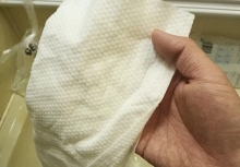 Phát hiện hóa chất độc hại trong 21 mẫu khăn lau mặt bán chạy nhất các sàn thương mại điện tử