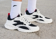 5 mẫu giày thể thao giá dưới 1 triệu, vừa đẹp vừa chất từ Adidas, Puma, Anta…