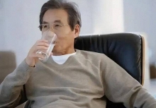 Bác sĩ đã phát hiện ra rằng người uống nước sau khi thức dậy có thể trải qua 6 thay đổi này trong cơ thể chỉ trong 3 tháng!