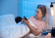 Một phụ nữ 65 tuổi đột ngột qua đời vào ban đêm. Bác sĩ thở dài: 'Ở tuổi này mà vẫn làm 4 việc ấy, thật là bất cẩn' 