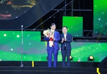 Trích 6 tỷ đồng từ ngân sách lễ cưới của con gái, tỷ phú Johnathan Hạnh Nguyễn mang tiền hỗ trợ bà con vùng lũ