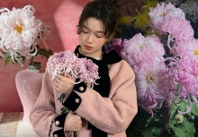 Mê mẩn loài cúc lạ 'Sư Tử Phấn Bạch': Nhìn tưởng lông vũ, sờ mịn như tơ, bí kíp chăm trong chung cư kín gió vẫn nở bung rực rỡ