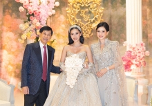 Tỷ phú Johnathan Hạnh Nguyễn có 2 “nàng tiên”, Tiên nào cũng đẹp!