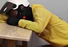 'Năm đầu tiên sau khi tốt nghiệp, tôi đi làm shipper, mệt đến mức khóc hết cả đêm'