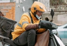 Tiết kiệm được 5,6 tỷ nhưng vẫn chạy shipper 12 tiếng/ngày: Lý do nghẹn ngào