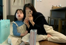 Con gái của bố mẹ có những đặc điểm này thì con chính là bình rượu quý, là 'quý nhân' đến để hóa giải mọi xung đột của gia đình