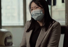 Nhìn vào điện thoại người lạ vài giây, người phụ nữ hốt hoảng khi tối về nhận thông báo đang vay 1,7 tỷ