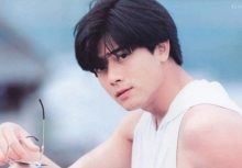 Nam tài tử đẹp trai hoàn hảo từng khiến fan nổi giận chỉ vì thông báo lấy vợ: U70 đón 3 con, phong cách giáo dục cực đỉnh