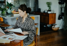 Sống 65 năm, mẹ tôi có 5 chiêu giữ nhà sạch như mới xây, không tốn một giọt mồ hôi dọn dẹp