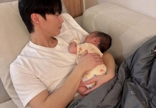 Tôi không dám nhờ chồng làm gì cho con, vì mỗi lần nhờ… tôi lại trả giá đắt