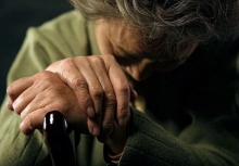 Vì sao nhiều người mới ngoài 40 đã bắt đầu có 'mùi người già'? Không phải do ở bẩn như nhiều người vẫn nghĩ