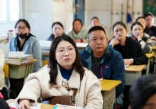 Giáo viên 30 năm nói thẳng: Không biết tiên tri nhưng nhìn vào nhóm chat phụ huynh, tôi biết đứa trẻ nào sẽ vượt trội trong tương lai