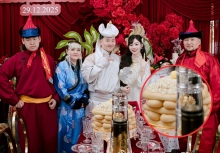 Đám hỏi dâu Việt - rể Mông Cổ hot nhất MXH lúc này, nhà trai gây chú ý với tháp bánh lạ trên bàn lễ