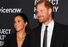 Sự mâu thuẫn 'lạ lùng' của vợ chồng Harry-Meghan: Vừa lên án mạng xã hội độc hại, vừa 'khoe' con nhỏ theo cách 'nửa kín nửa hở' để bán hàng?