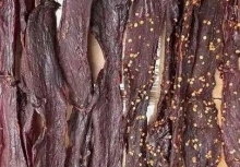 Đột kích nhà máy bí ẩn trên núi, cảnh sát triệt phá đường dây làm thịt bò khô từ vịt: Giá rẻ gấp 6 lần vốn, thu tới 36 tỷ/tháng