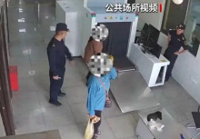 Hải quan bắt giữ người phụ nữ có dáng đi bất thường và bụng dưới phồng lên: Sự thật sốc không tưởng