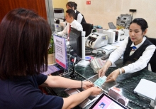 Người phụ nữ đi rút 58 triệu đồng trong tài khoản của chính mình nhưng bị từ chối, nhân viên ngân hàng cho biết: “Chúng tôi hết tiền rồi”