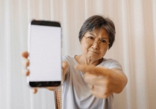 Ngân hàng báo tài khoản bị trộm 36 triệu, người phụ nữ làm theo hướng dẫn thì mất sạch tiền tiết kiệm, ngân hàng nói: “Chúng tôi không hoàn tiền”