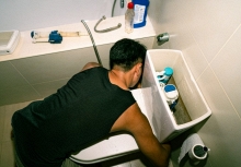 Phát hiện 1 anh thợ sửa ống nước có bằng đại học ngành kế toán từ ngôi trường danh giá